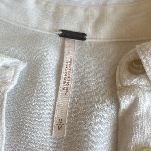Free People white button down top with pockets. - Picture 3 of 4